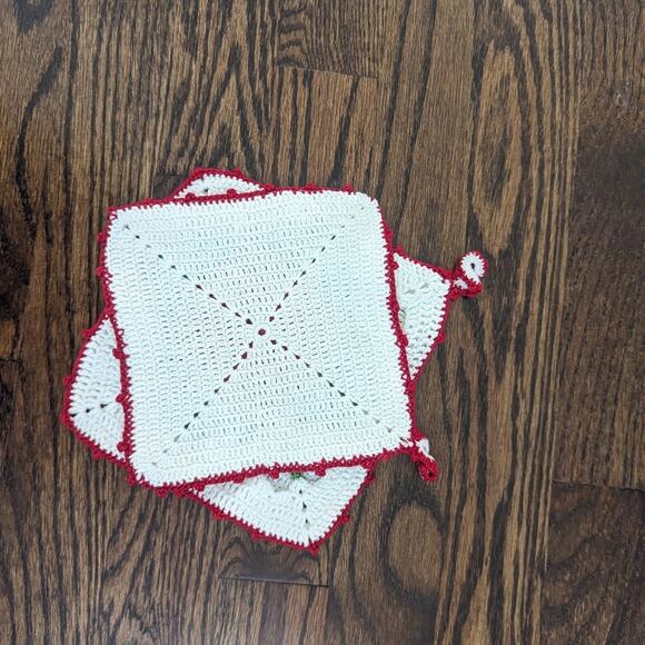 Vintage Christmas Hot Pad Square Set Approx 6" Red Rose Crochet - Picture 3 of 4